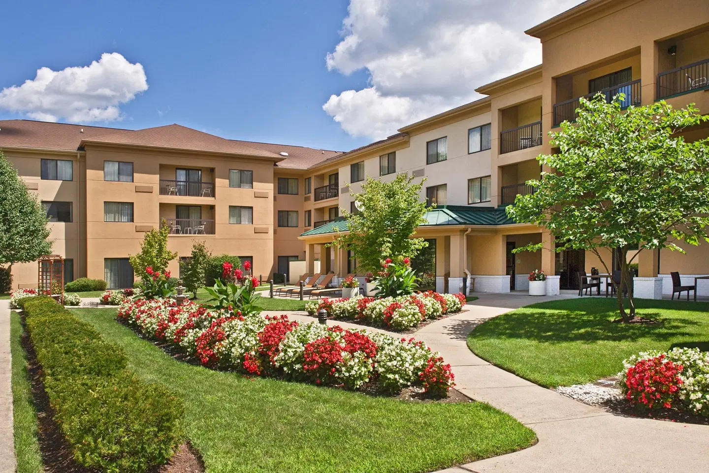 Courtyard by Marriott Parsippany EXTERIOR