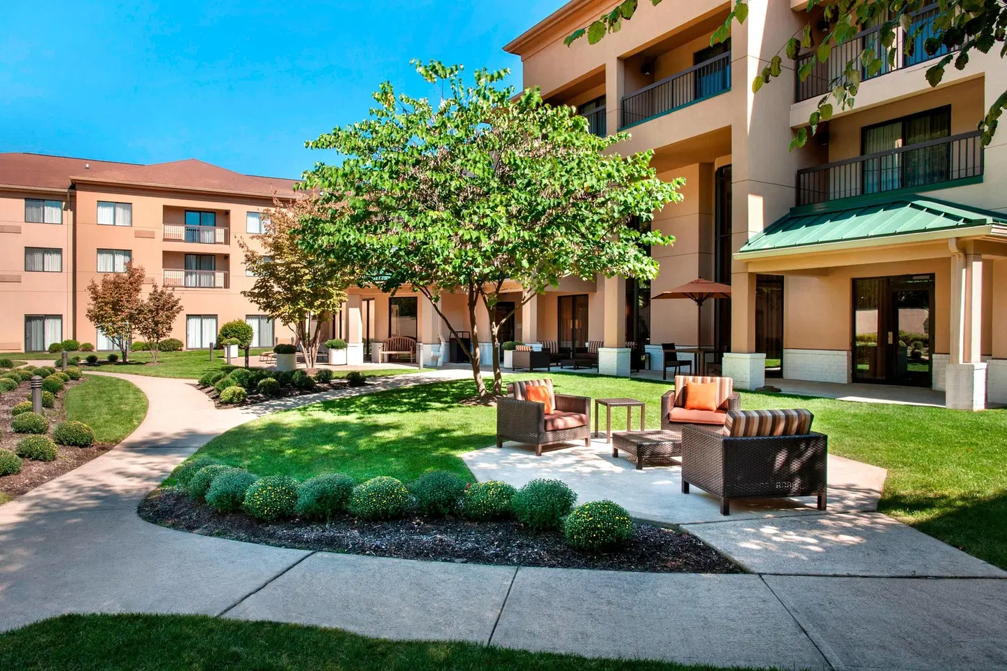 Courtyard by Marriott Parsippany EXTERIOR