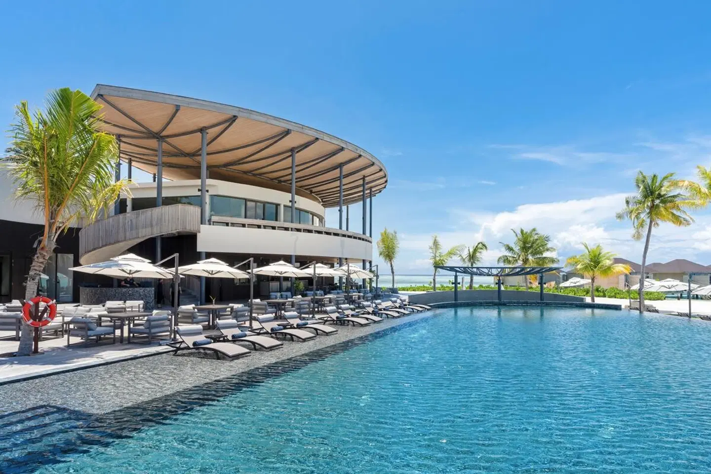 Madifushi Private Island OUTDOOR_POOL