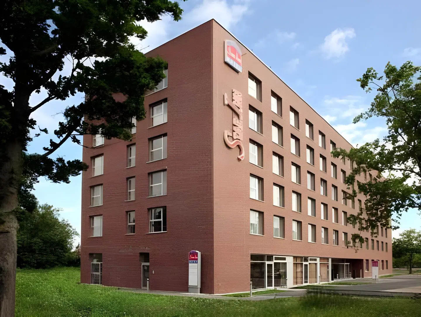 PLAZA Premium Karlsruhe EXTERIOR