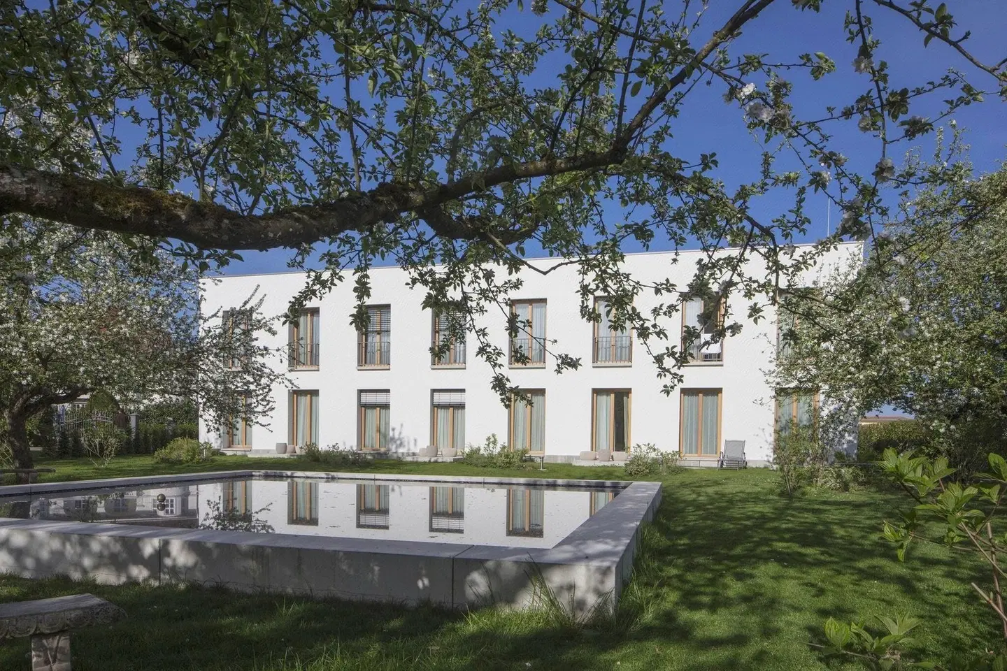Reck's EXTERIOR