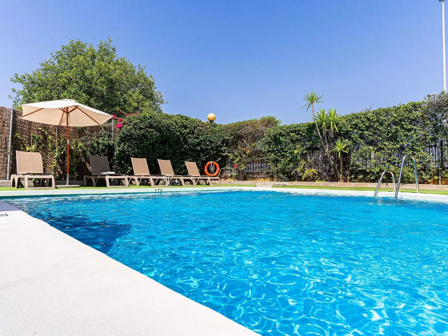 ibis Jerez de La Frontera OUTDOOR_POOL