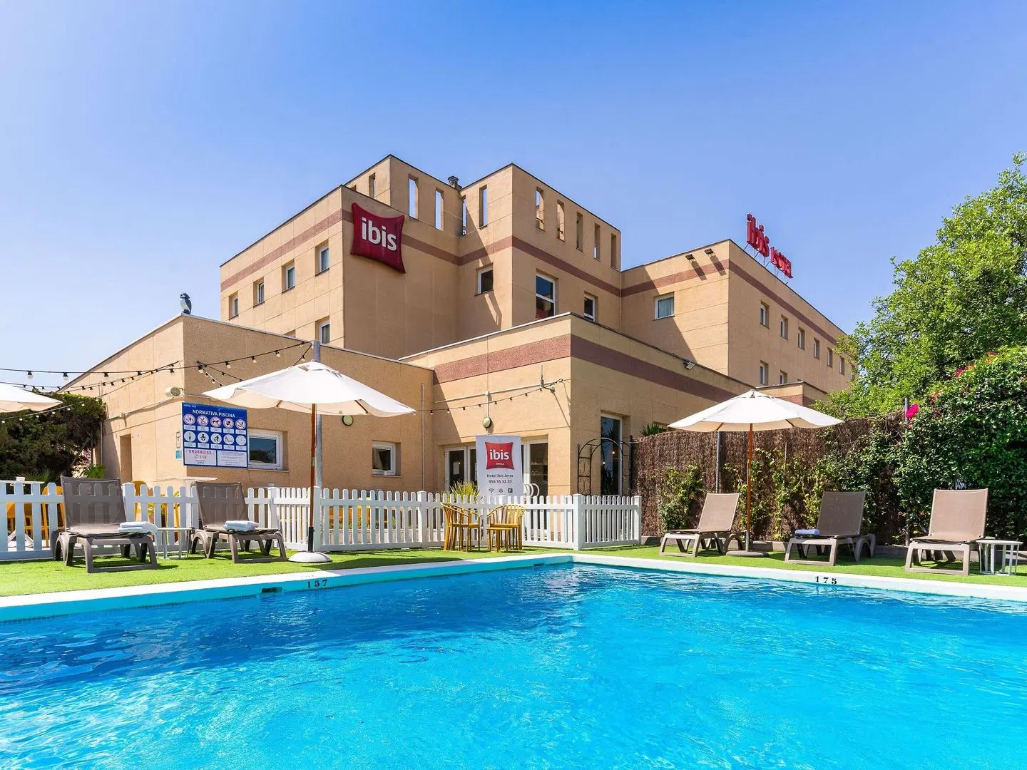 ibis Jerez de La Frontera OUTDOOR_POOL