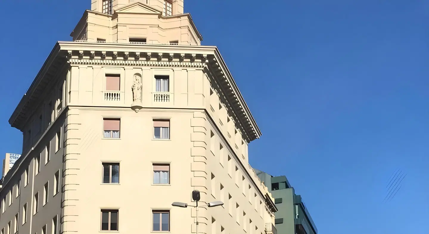 Amister Apartments EXTERIOR
