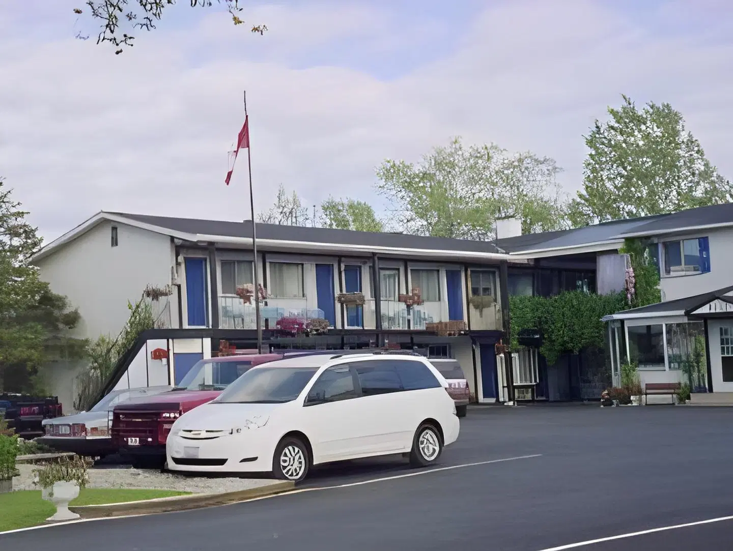 Blue Moon Motel EXTERIOR