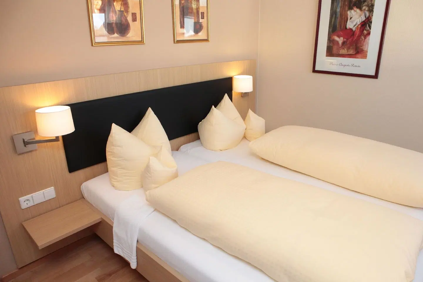 Anika ROOM_EXAMPLE