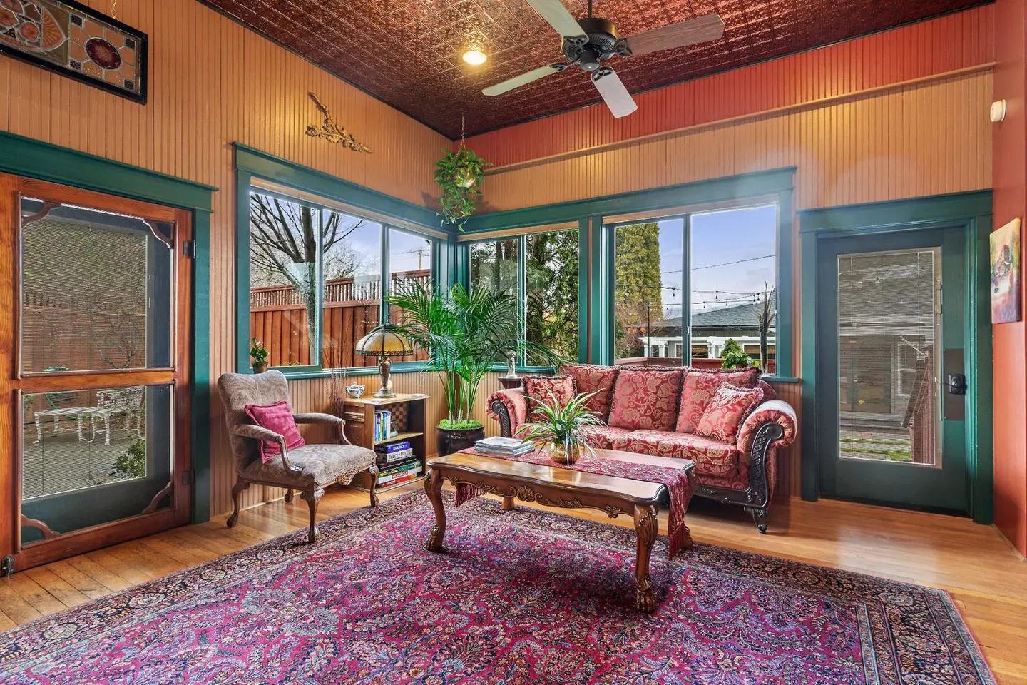 The Peerless Hotel and Restaurant LOUNGE_LOBBY