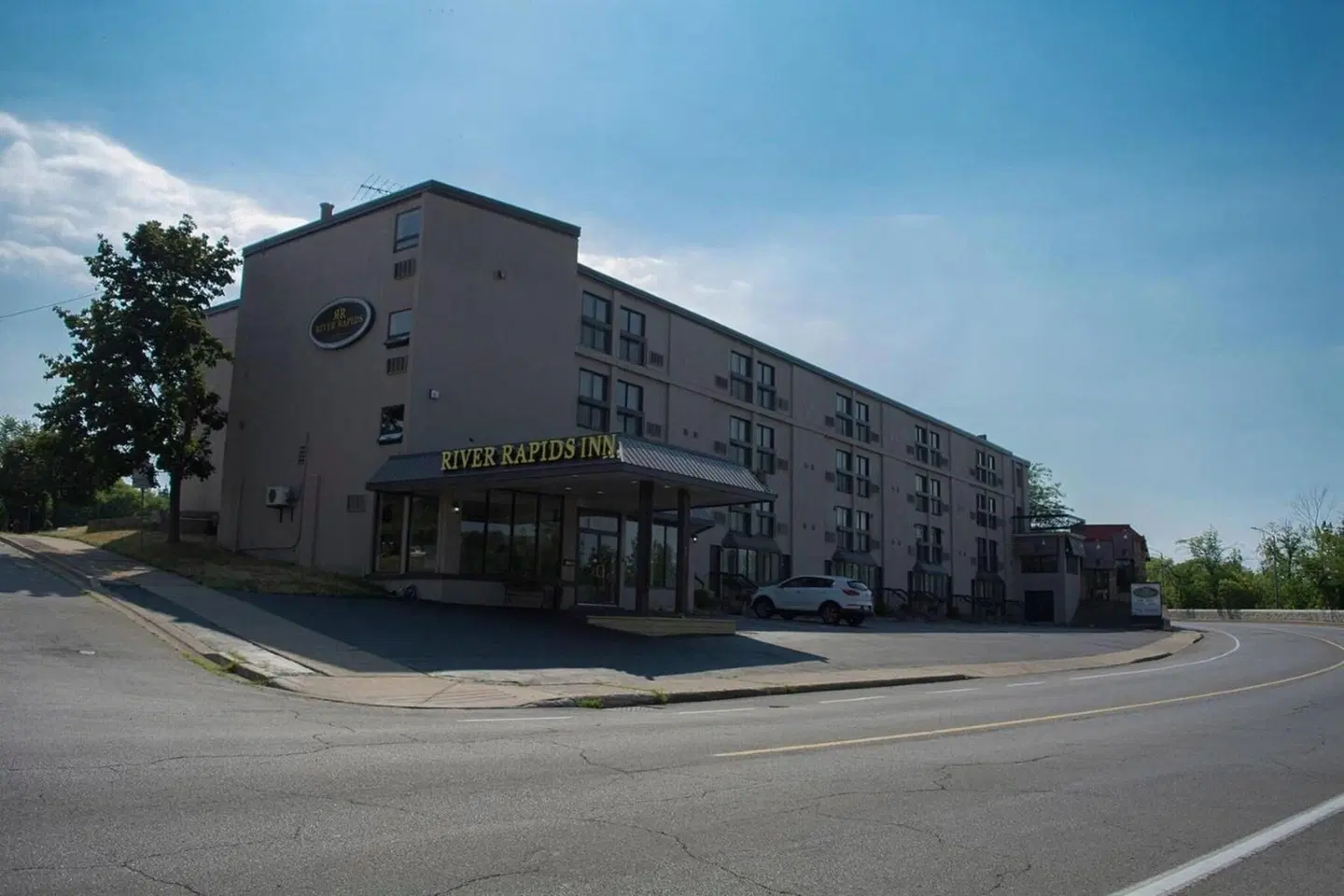 River Rapids Inn EXTERIOR