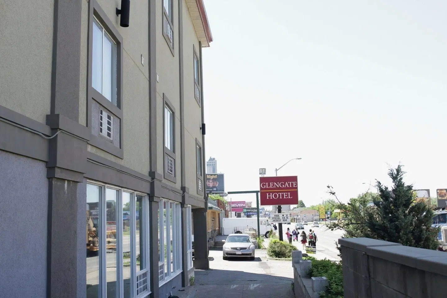 The Glengate Hotel & Suites EXTERIOR