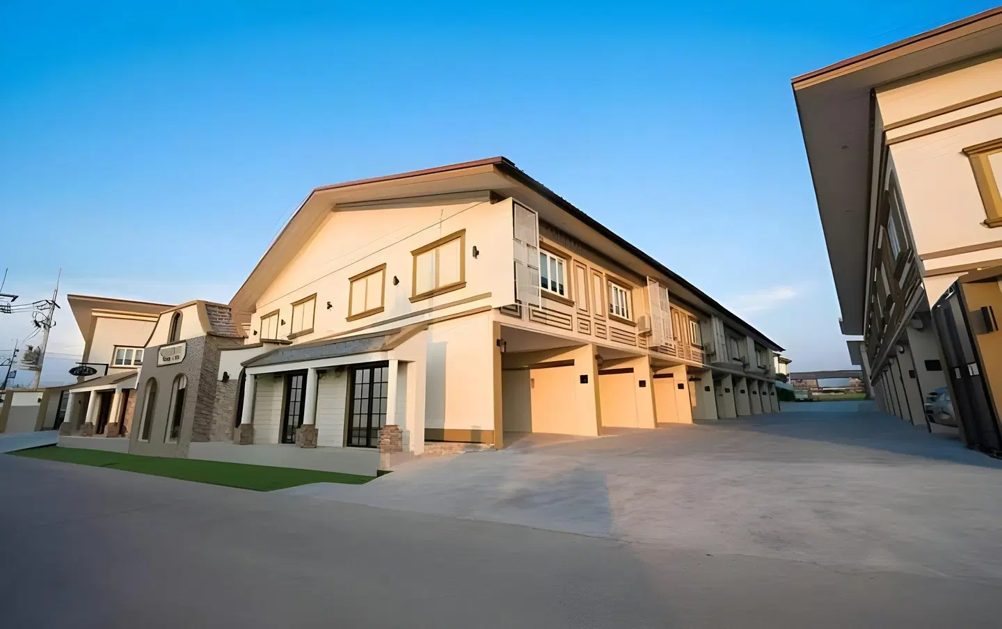 Grandbangsaray EXTERIOR