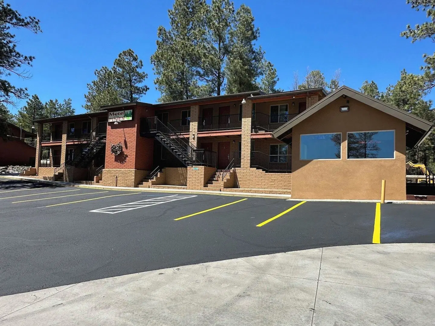 Motel In The Pines SPORTS_AND_LEISURE