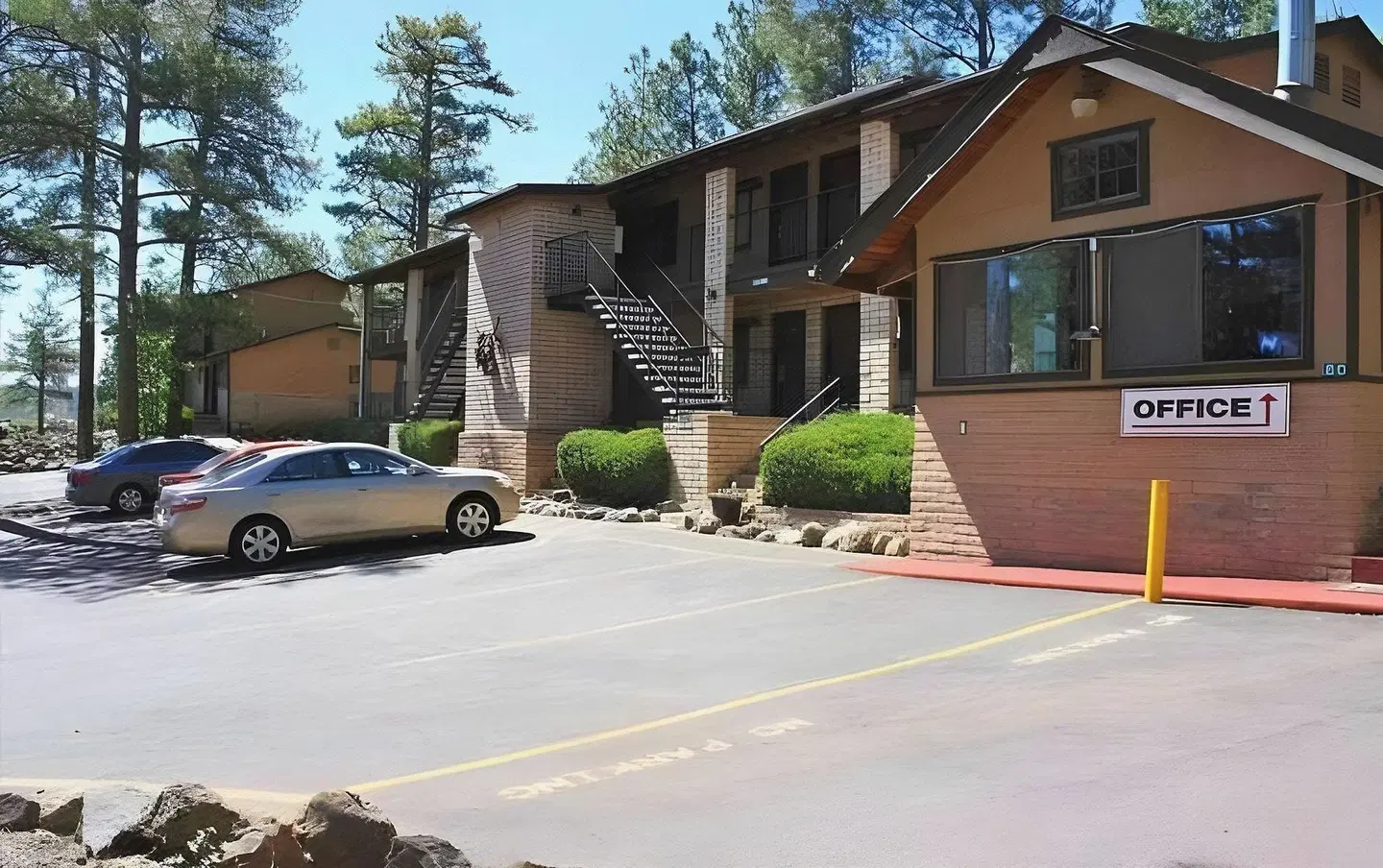 Motel In The Pines EXTERIOR