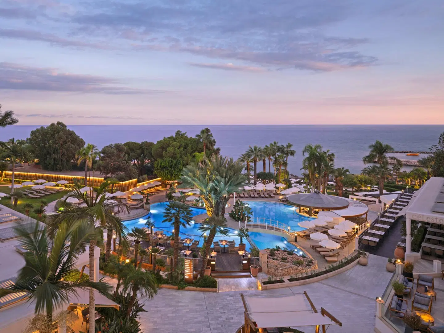 Mediterranean Beach Hotel Terrasse