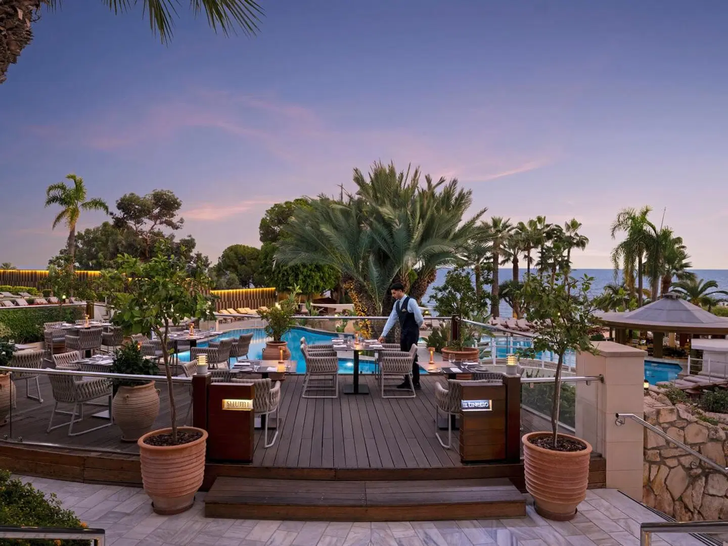 Mediterranean Beach Hotel Terrasse