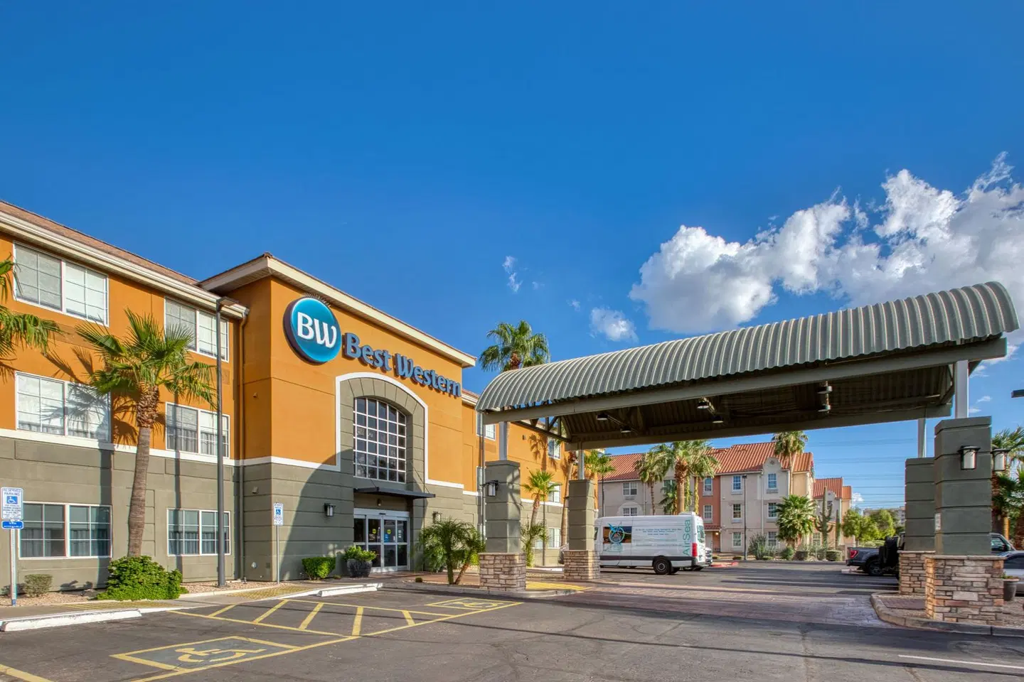 Best Western North Phoenix Hotel EXTERIOR