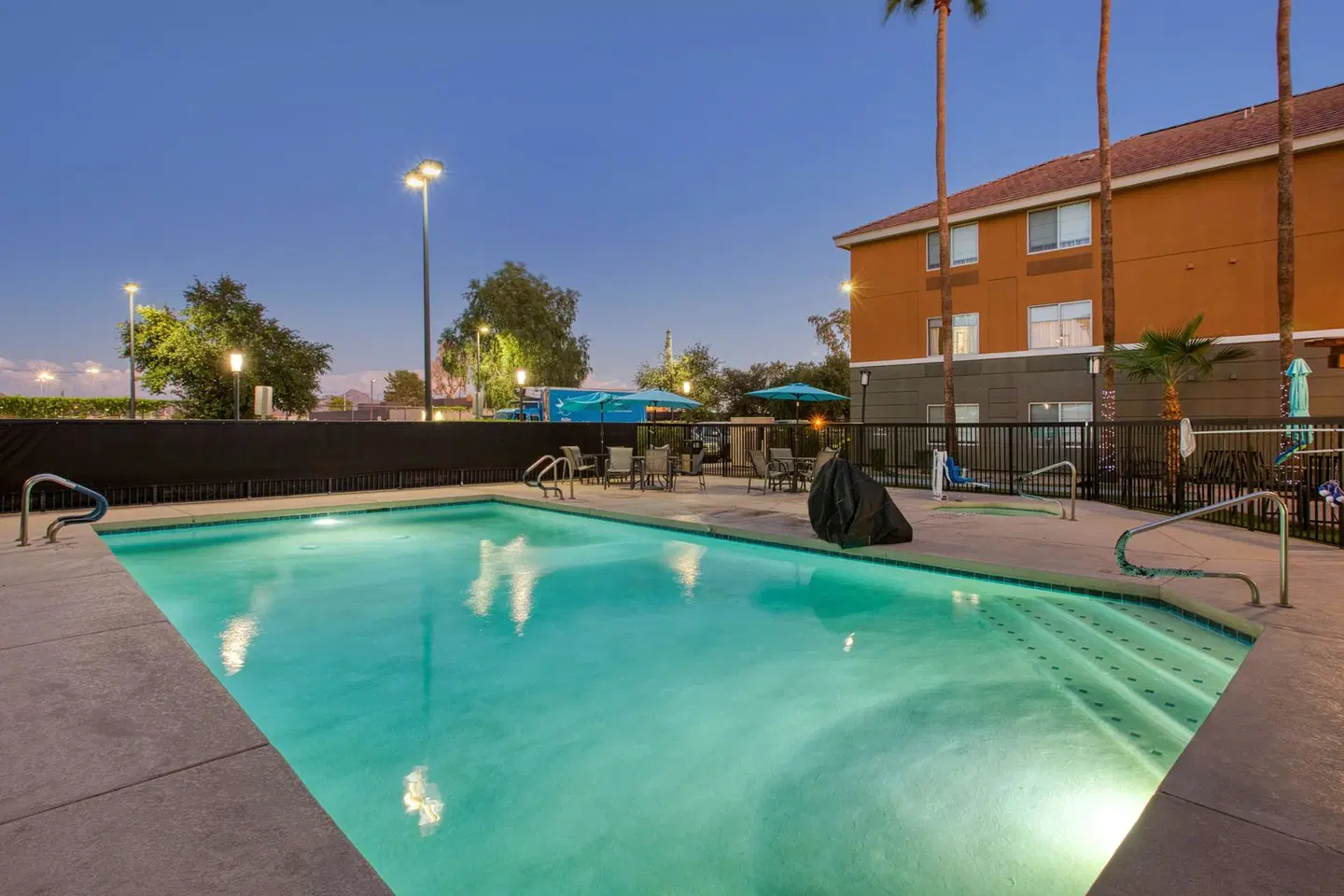 Best Western North Phoenix Hotel OUTDOOR_POOL