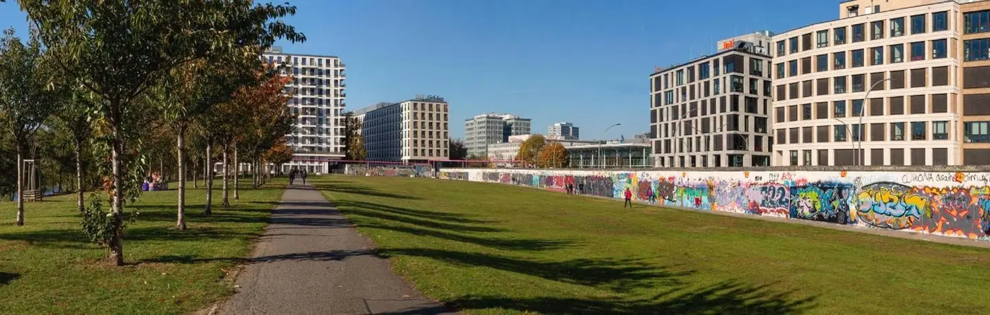 Schulz Hotel Berlin Wall at the East Side Gallery EXTERIOR