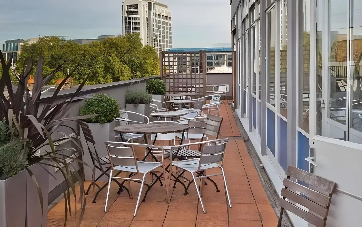 LSE Carr-Saunders Hall Terrasse