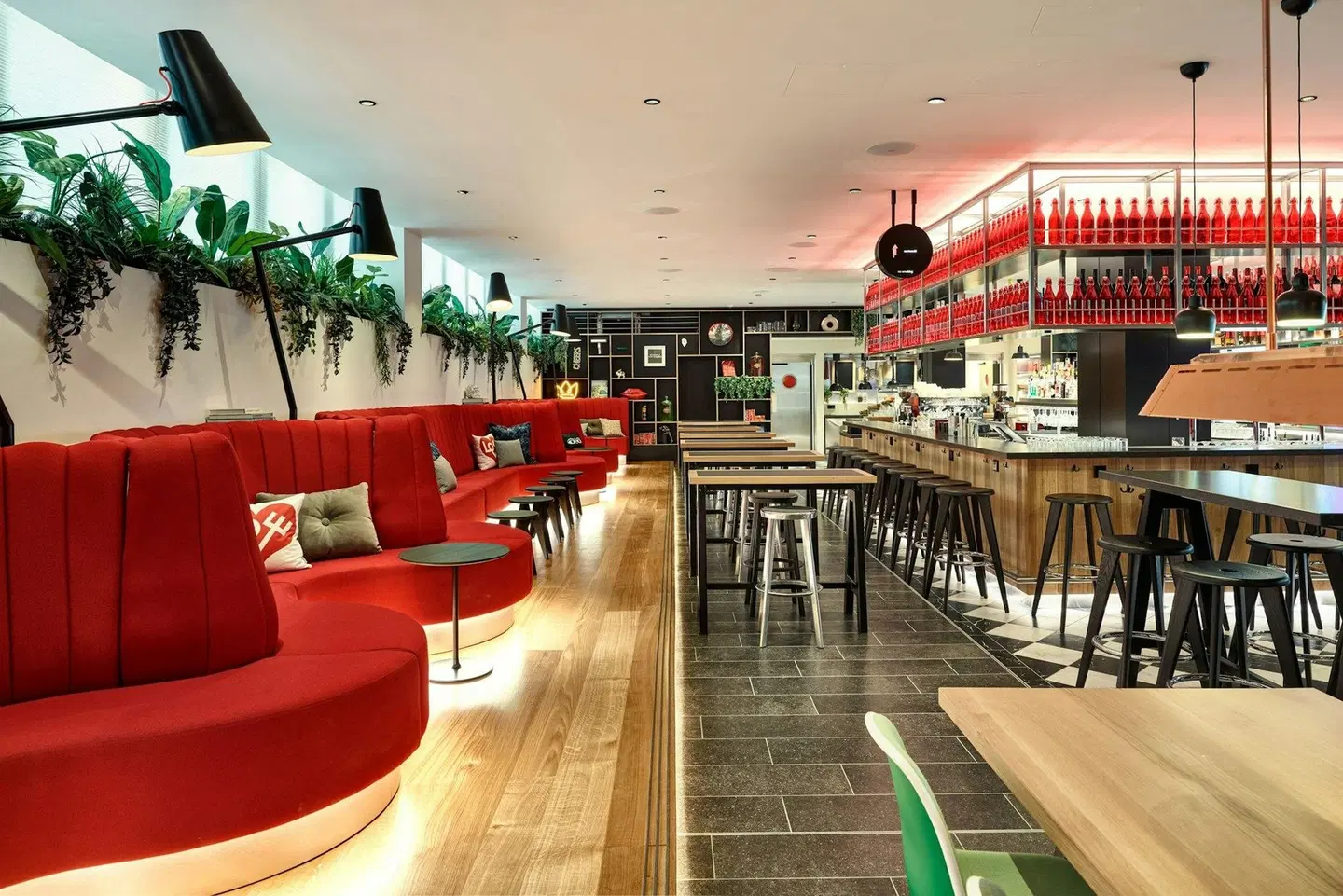 citizenM London Victoria Station Bar