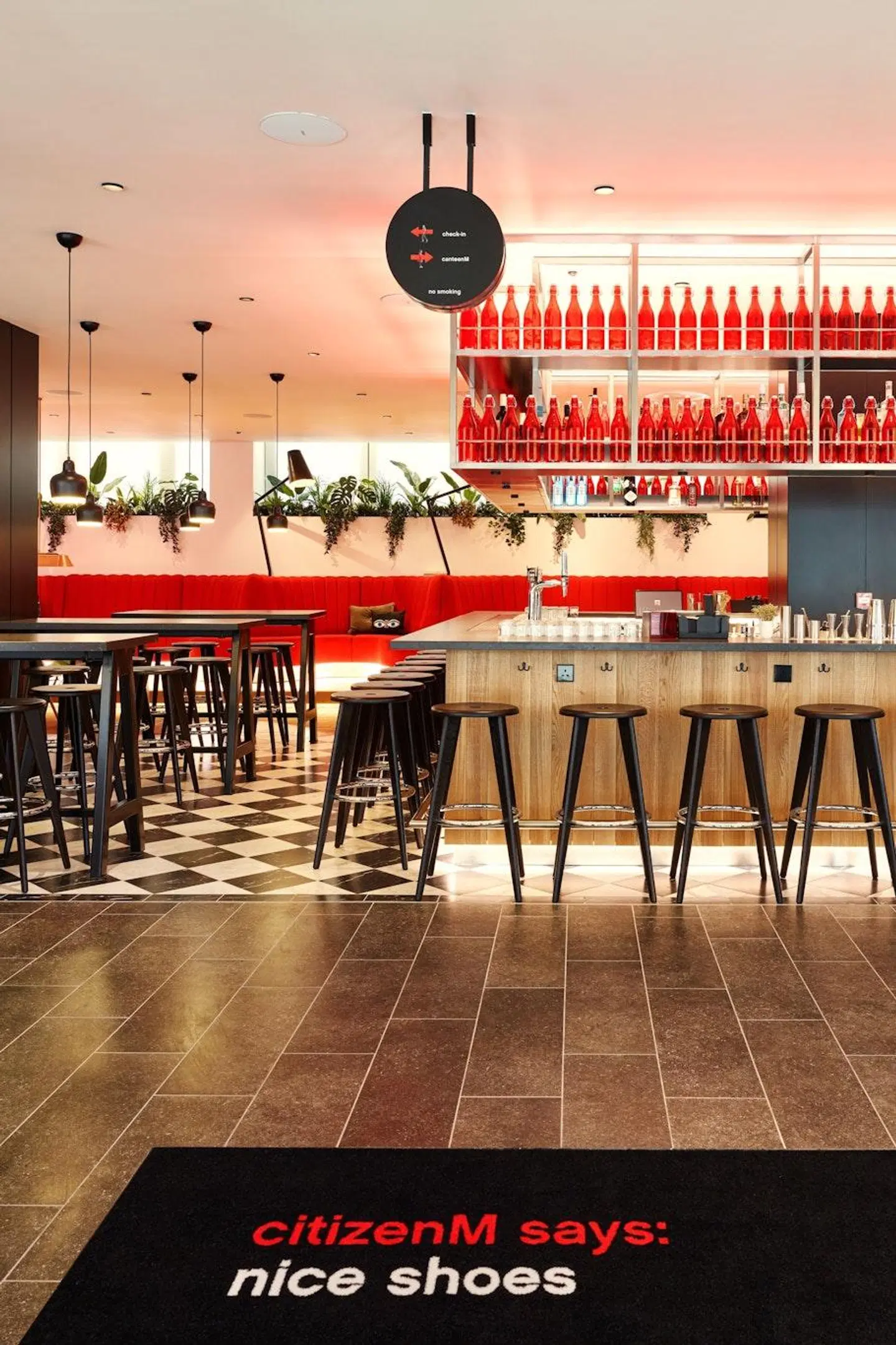 citizenM London Victoria Station Bar