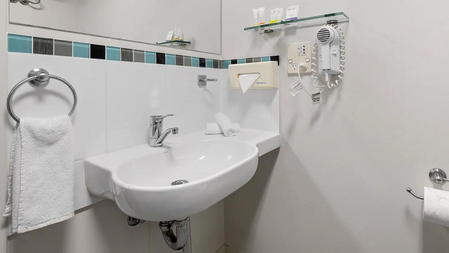 Metro Hotel Perth City Badezimmer