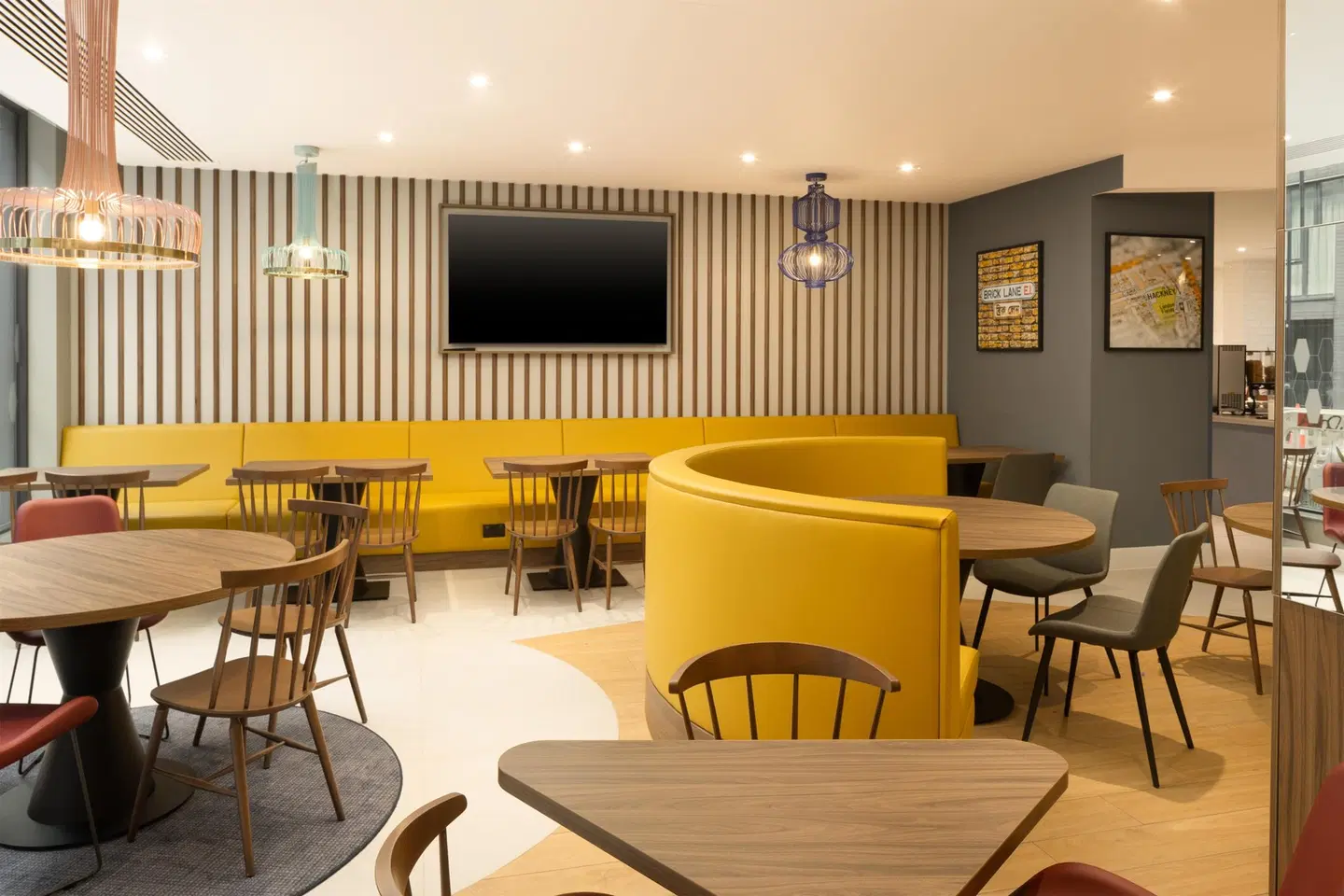 Hampton by Hilton London Old Street Bar