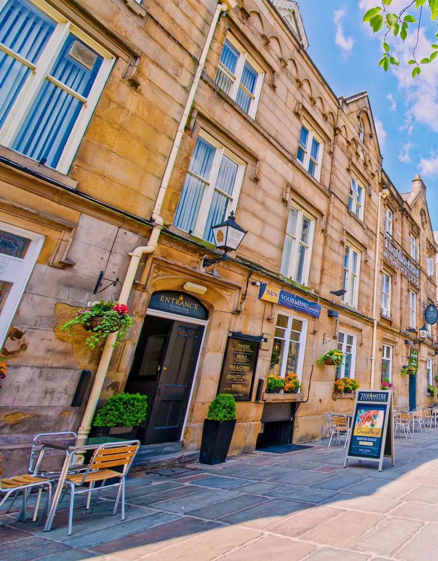 The Mitre Hotel EXTERIOR