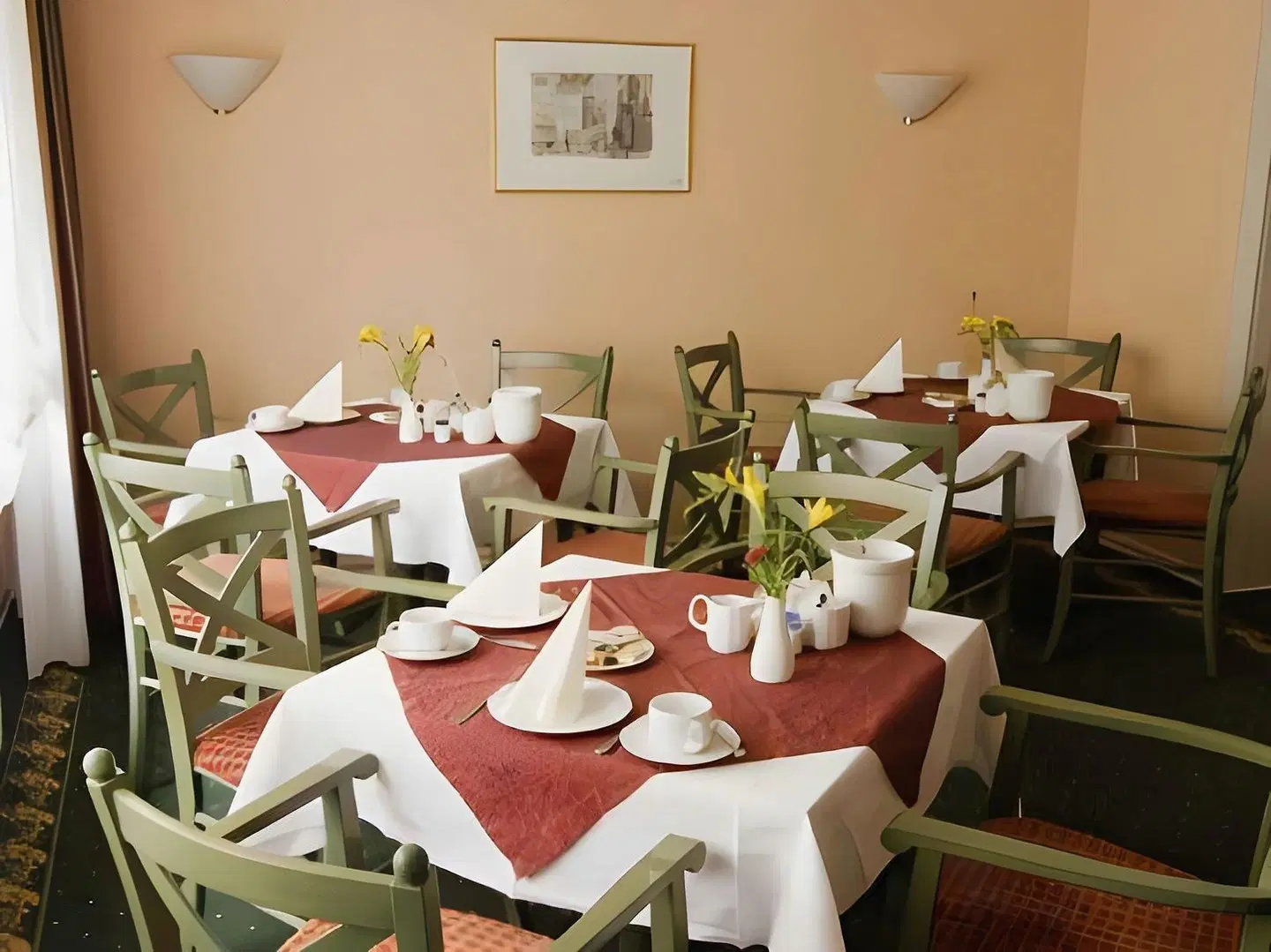 Les Nations Restaurant