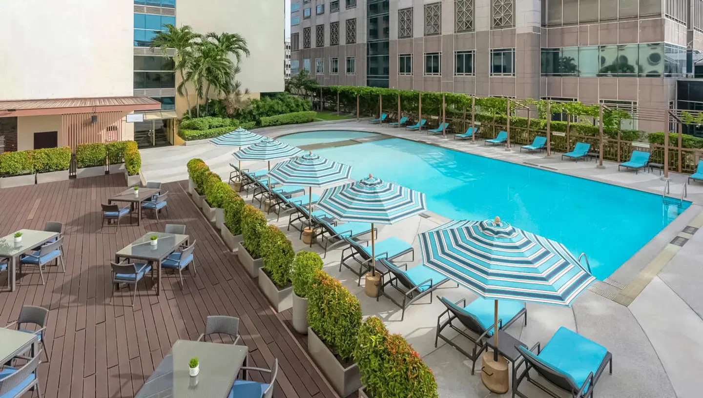Holiday Inn Bangkok Silom OUTDOOR_POOL