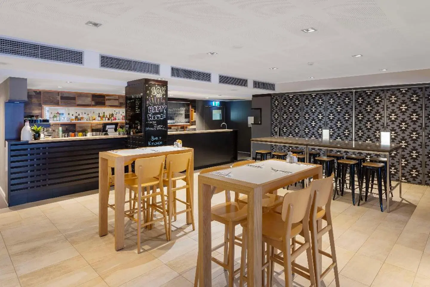 Oaks Perth Hotel Bar