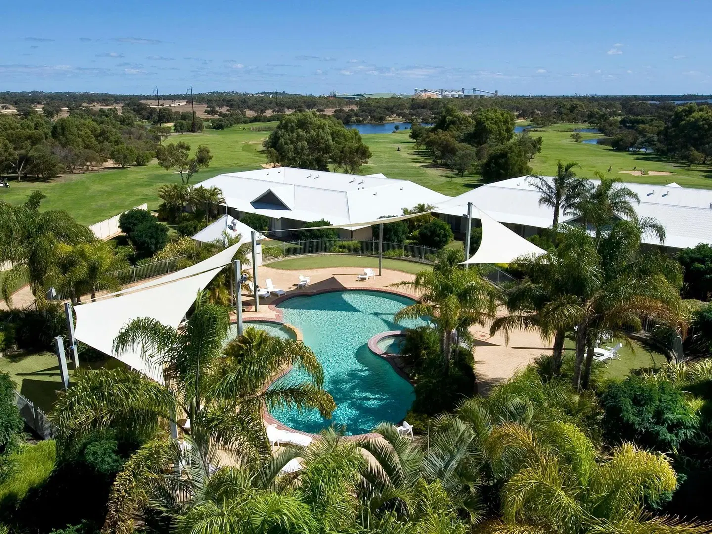 Mercure Bunbury Sanctuary Golf Resort OUTDOOR_POOL