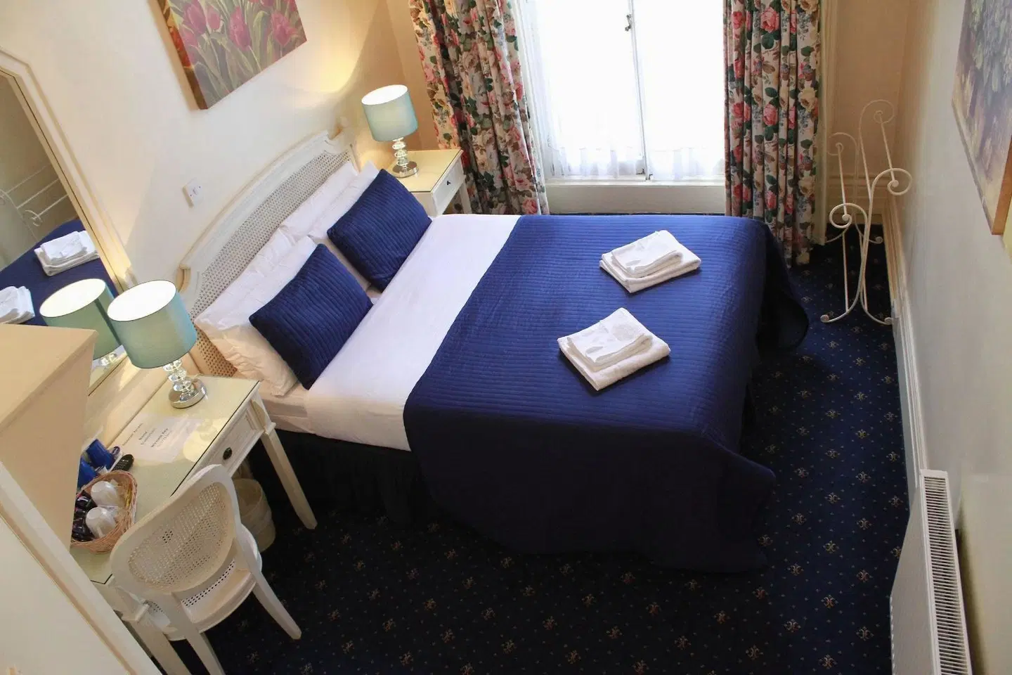 Blades - B&B ROOM_EXAMPLE