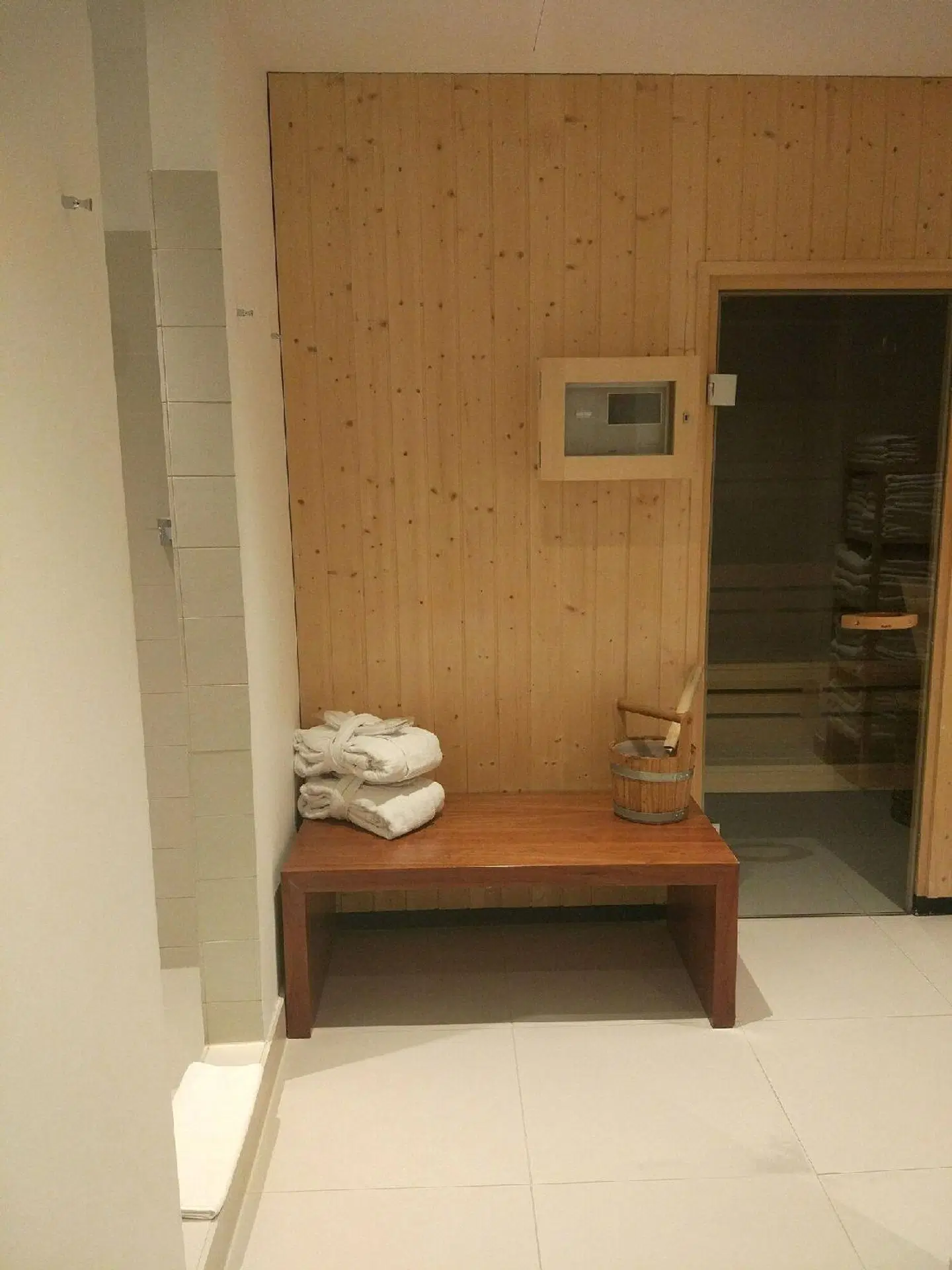 COSMO Hotel Berlin Mitte Badezimmer
