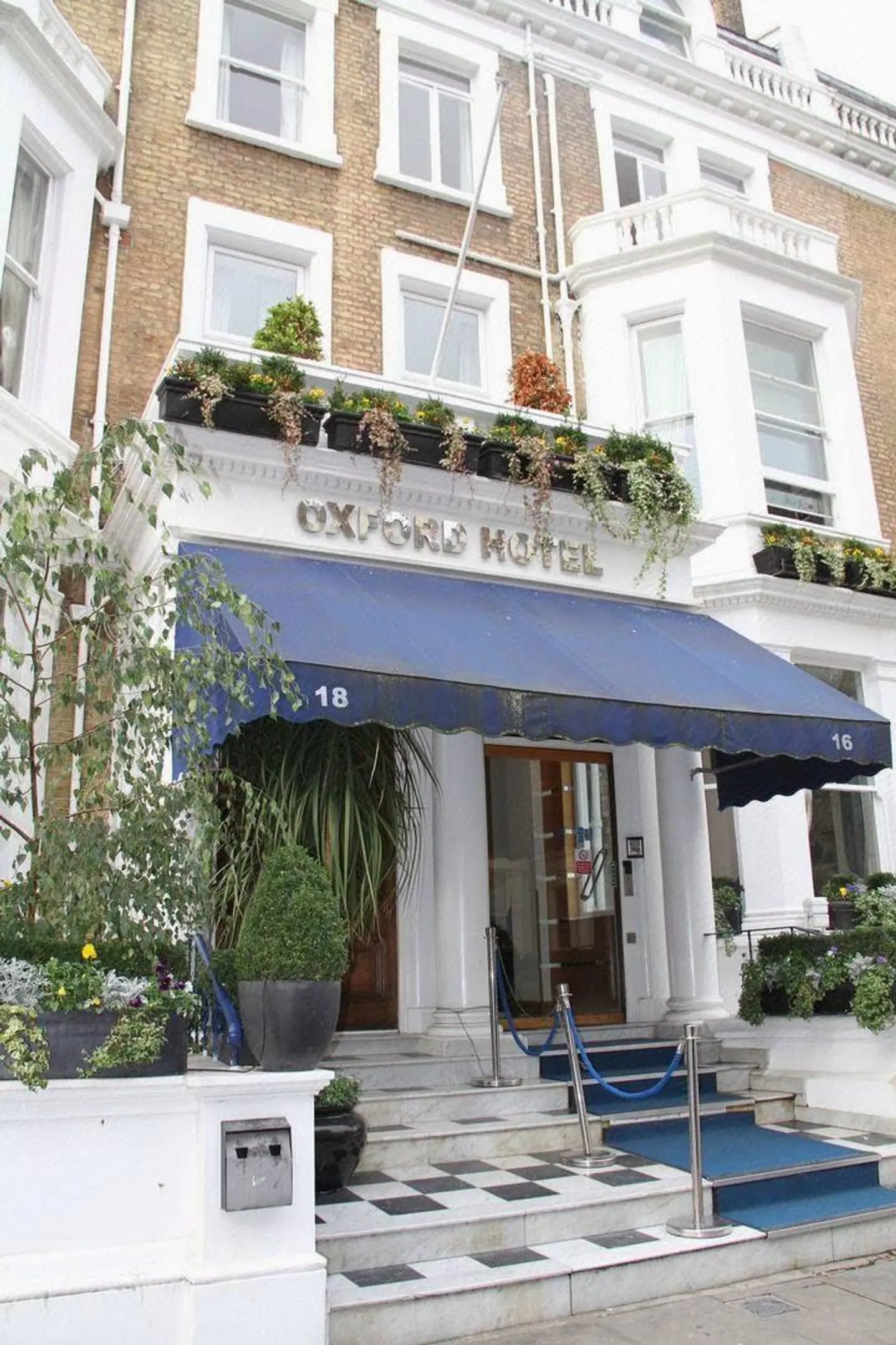 Oxford Hotel EXTERIOR