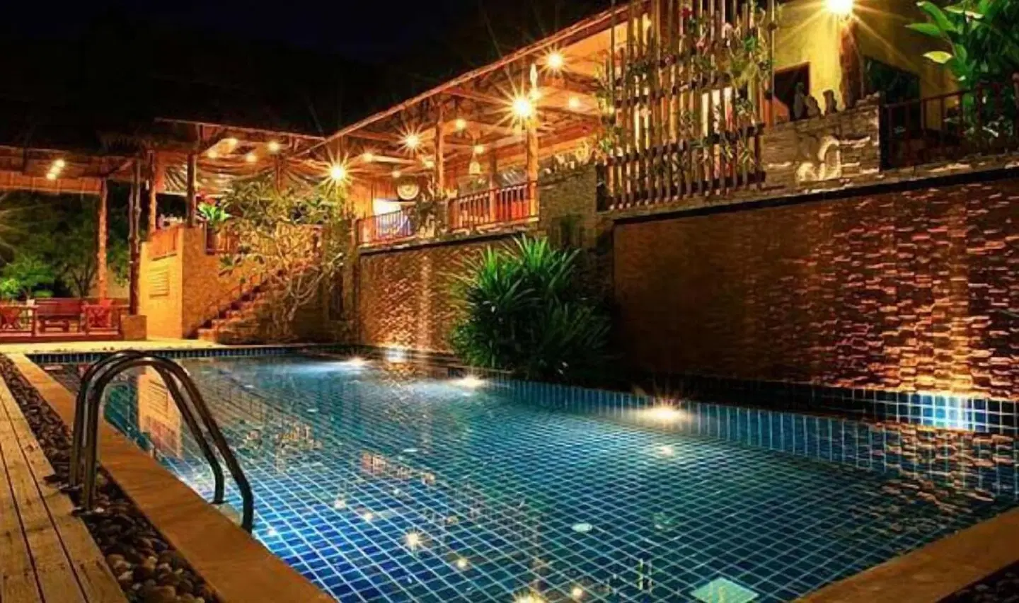 Phuket Jungle Experience Resort Hallenbad