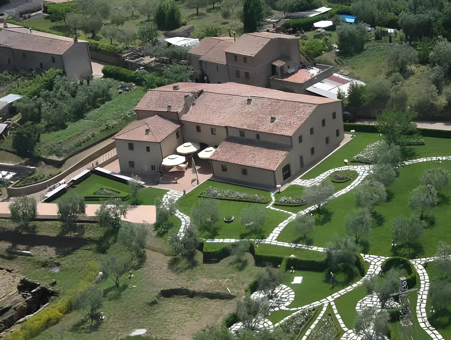 Sovana Hotel & Resort EXTERIOR