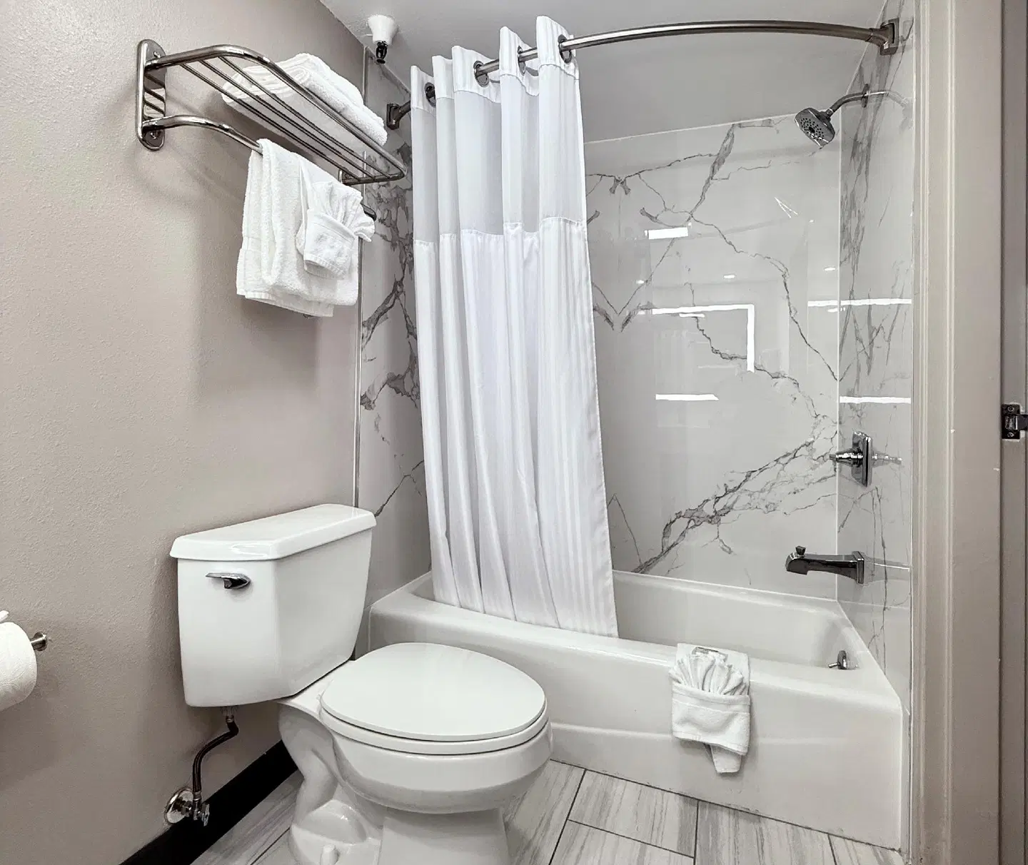 Days Inn by Wyndham Los Angeles LAX/Redondo & Manhattan Bch Badezimmer