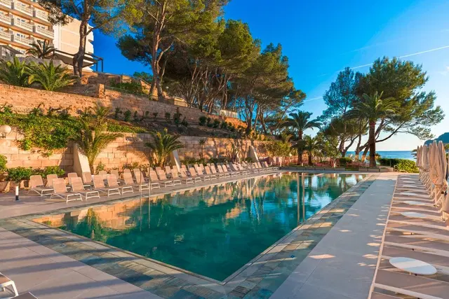 Vibra Beverly Playa OUTDOOR_POOL
