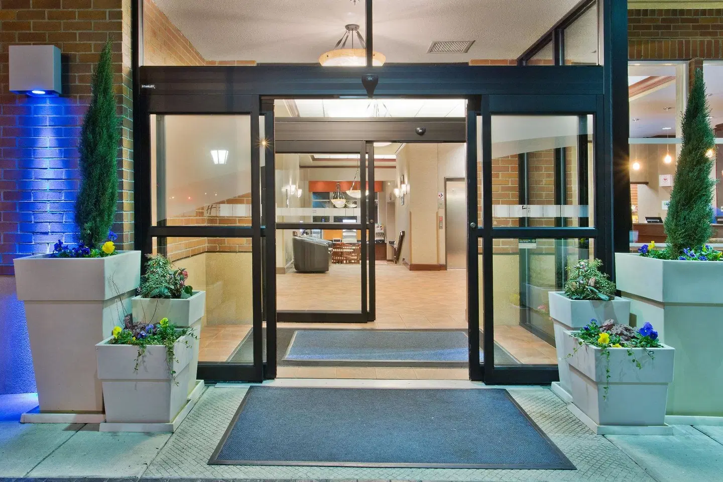 Holiday Inn Express & Suites Portland-Nw Downtown by IHG LOUNGE_LOBBY