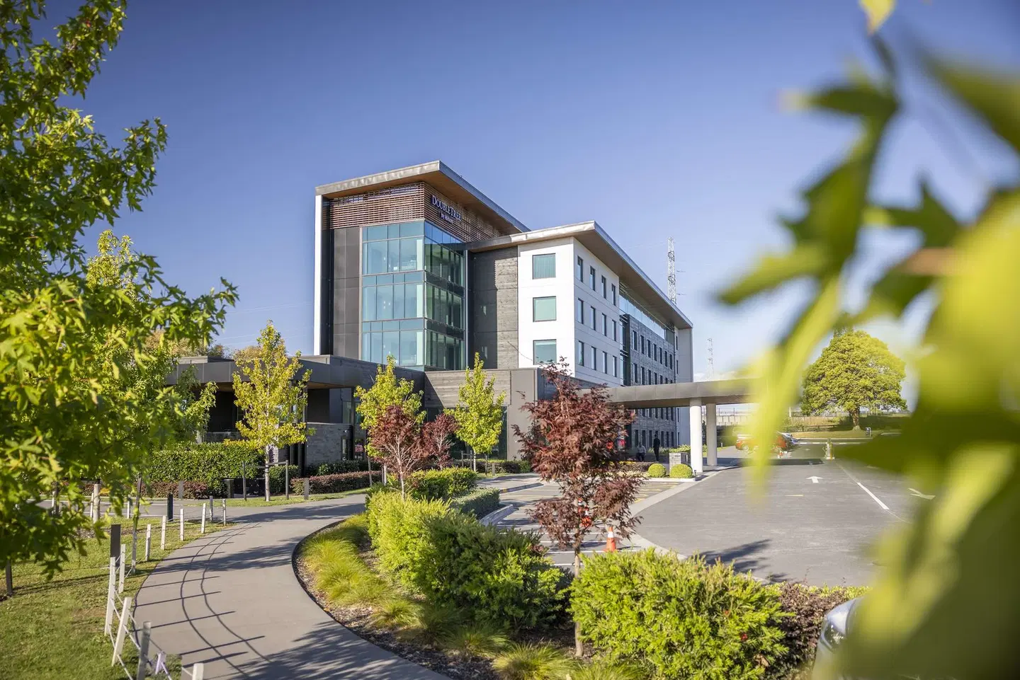 Doubletree By Hilton Karaka EXTERIOR