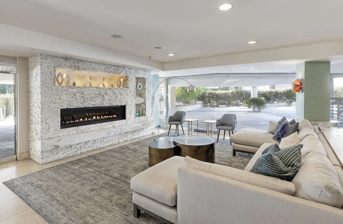 The Belamar Hotel Manhattan Beach, Tapestry Collection by Hilton LOUNGE_LOBBY