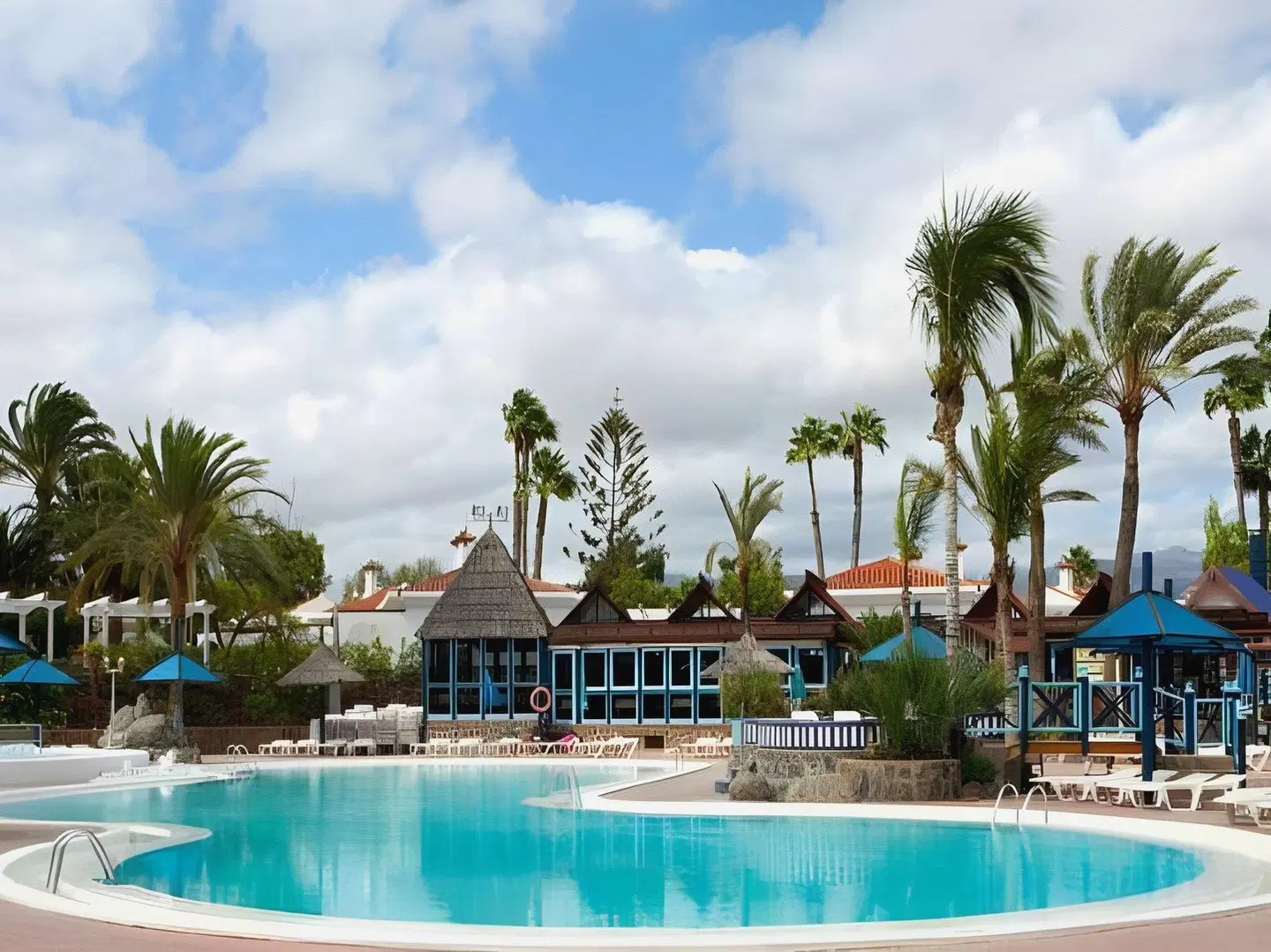 Hotel DunaGolf Suites OUTDOOR_POOL