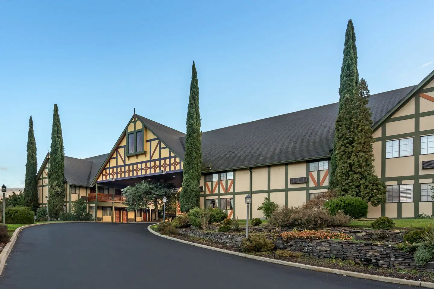 Best Western Windsor Inn EXTERIOR
