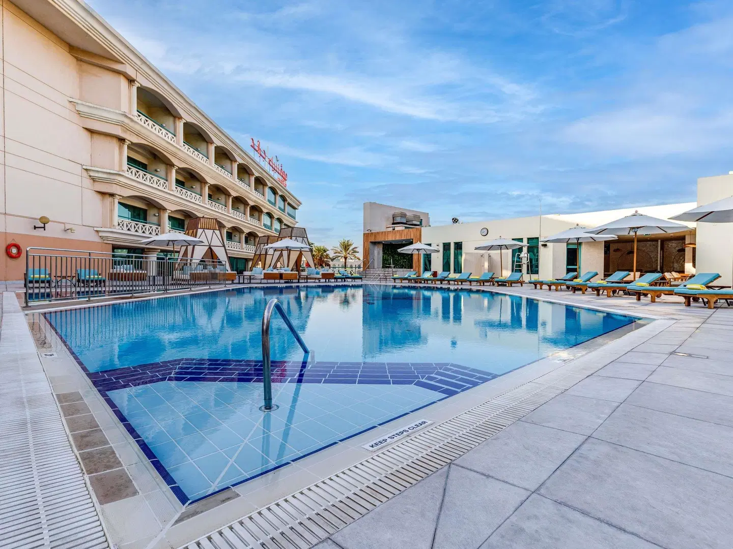 Mövenpick Grand Al Bustan Dubai OUTDOOR_POOL