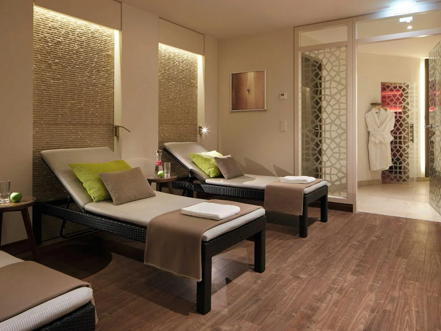 Alexander Plaza ROOM_EXAMPLE