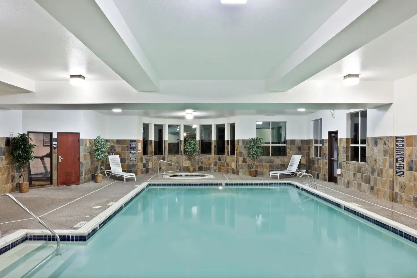 Holiday Inn Express & Suites Albany by IHG Hallenbad