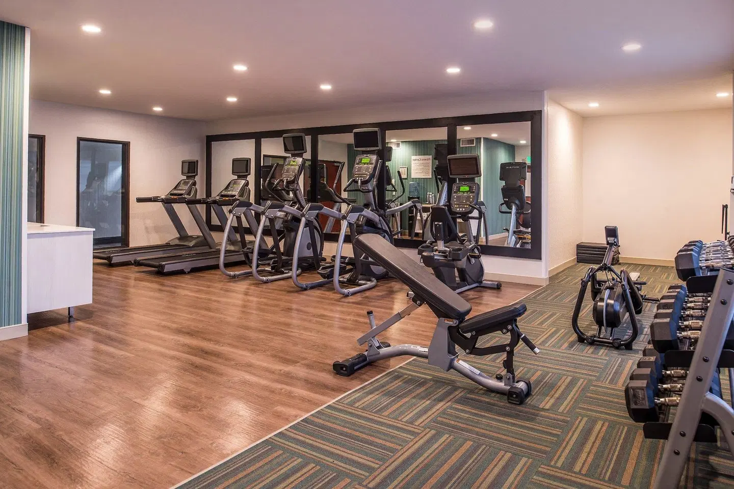 Holiday Inn Express & Suites Albany by IHG SPORTS_AND_LEISURE