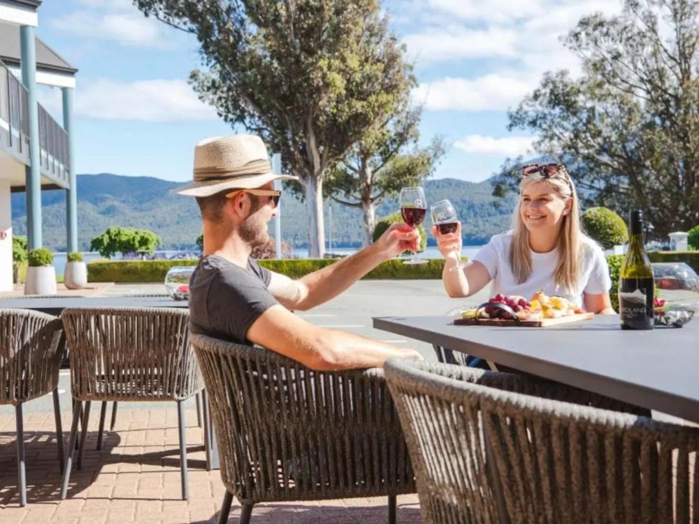 Radfords on the Lake Terrasse