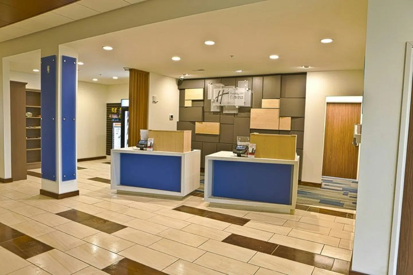 Holiday Inn Express & Suites Port Huron by IHG LOUNGE_LOBBY