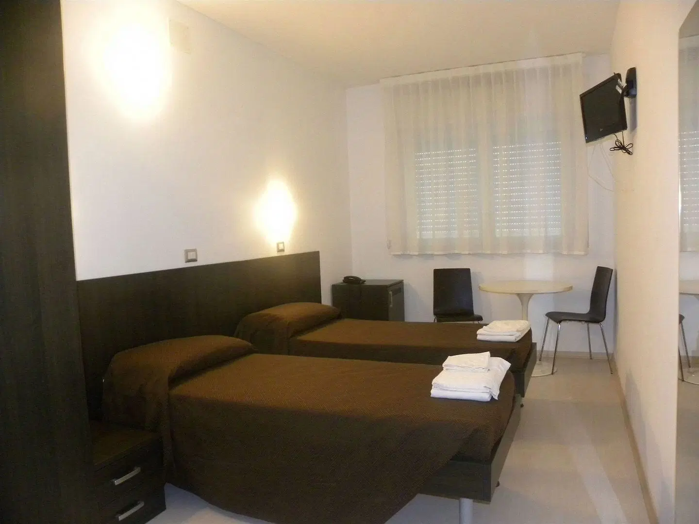Sharing ROOM_EXAMPLE